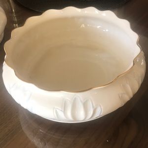 🍀🍀Belleek 9” Collectors Society bowl